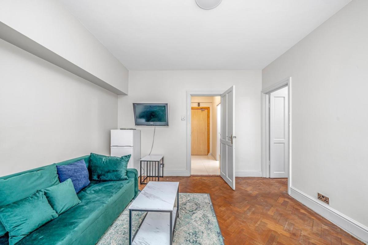 Wonderful One Bedroom Flat Londra